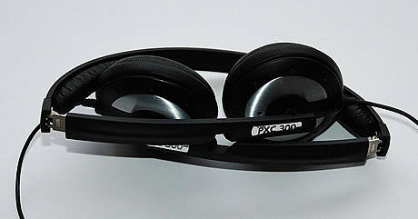 ゼンハイザー(SENNHEISER)PXC300というドイツのメーカーのノイズキャンセリングヘッドホン